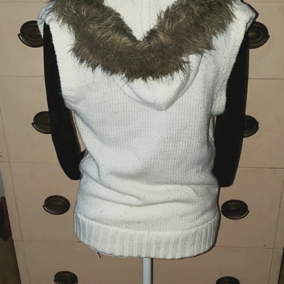 Cream/Off White Colored Vest - Picture 3 of 9